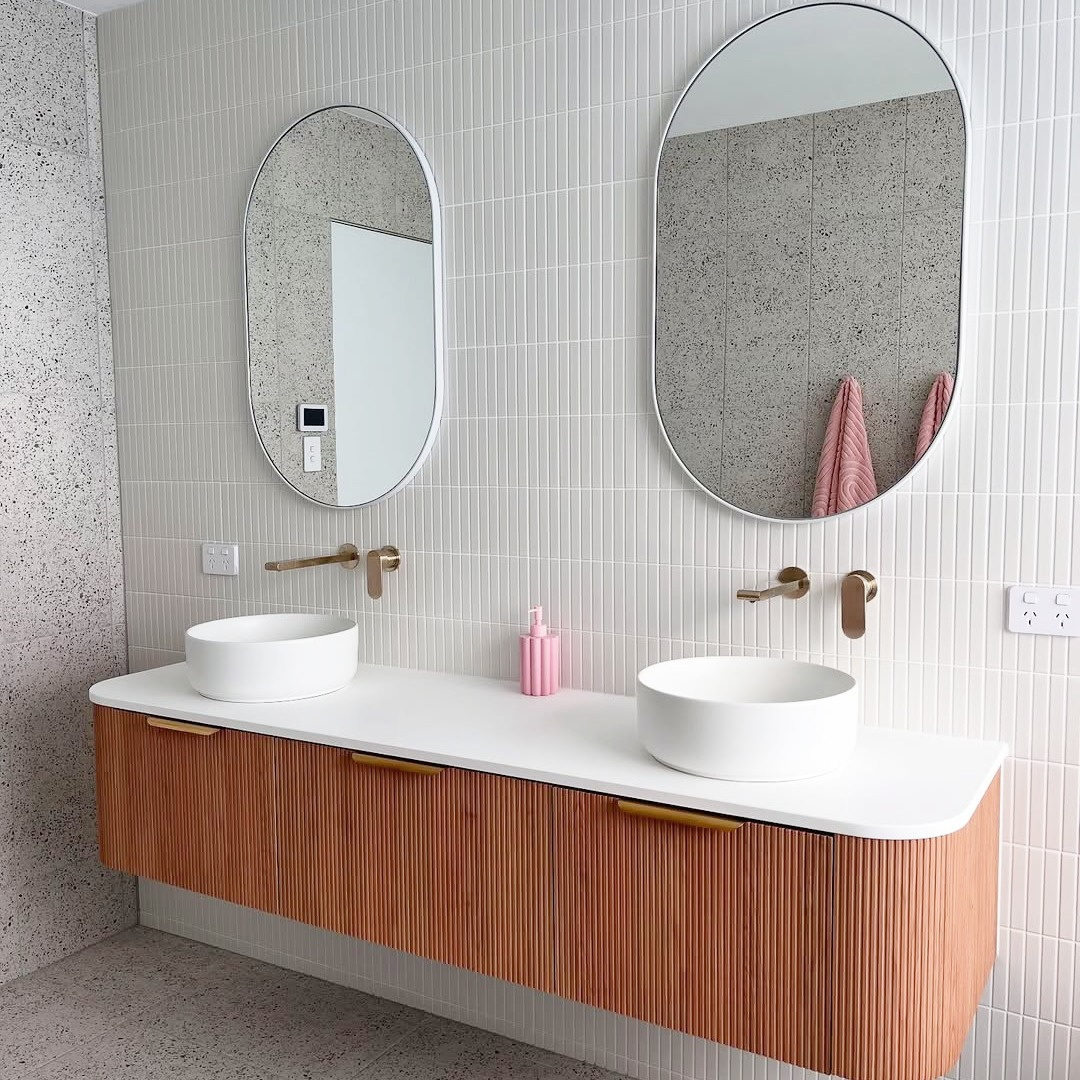 NR321510 EBG lifestyle image 2