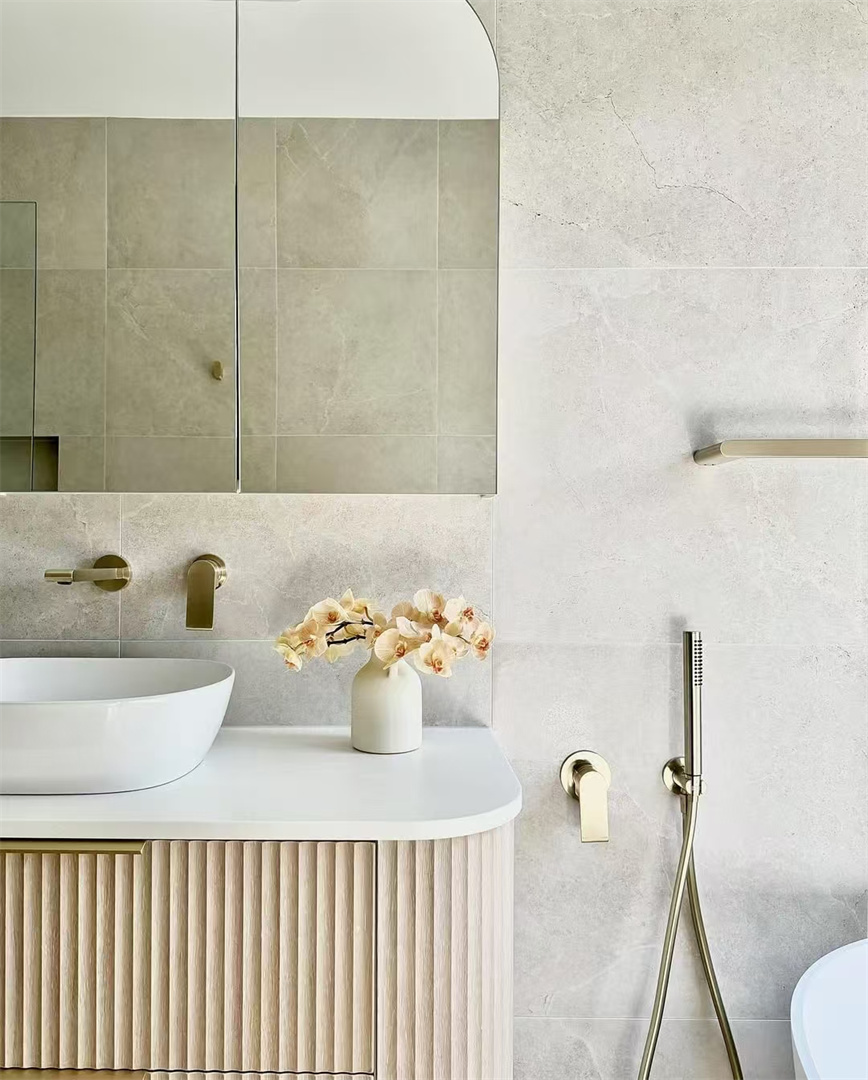 NR321510 EBN lifestyle image