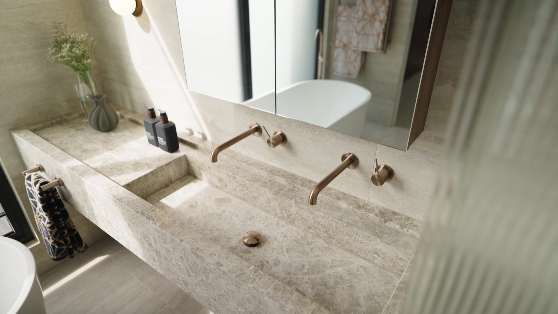 NRA706 BZ NR221910 DBZ lifestyle image