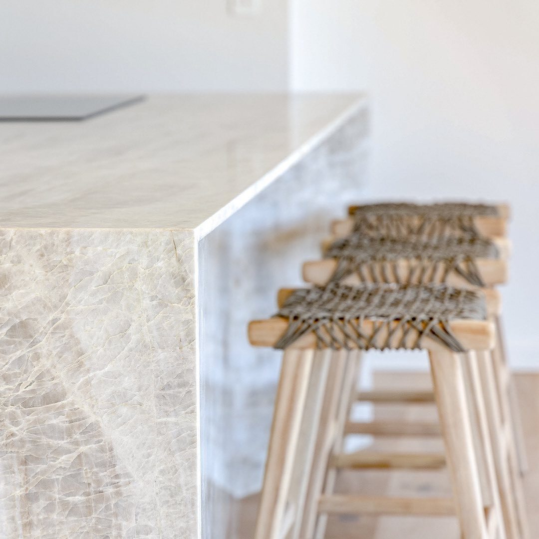 Dahlia Estate kitchen with natural stone kitchen island and wooden chairs