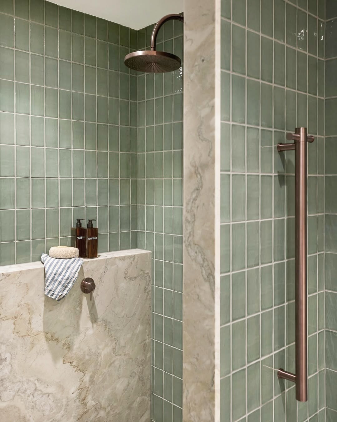 floor-to-ceiling-green-walls-bathroom-ideas