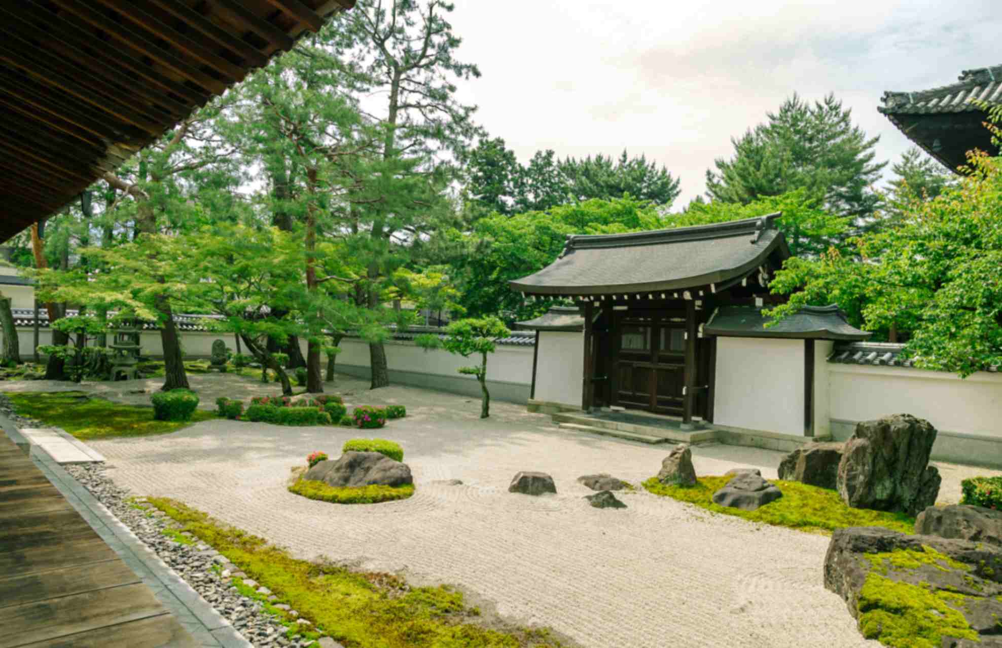 Historical Origins, Evolution, and Cultural Significance of Japanese Zen Gardens