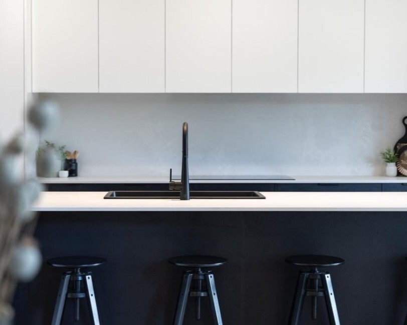 Kitchen Island Bench Ideas for Family & Social Use