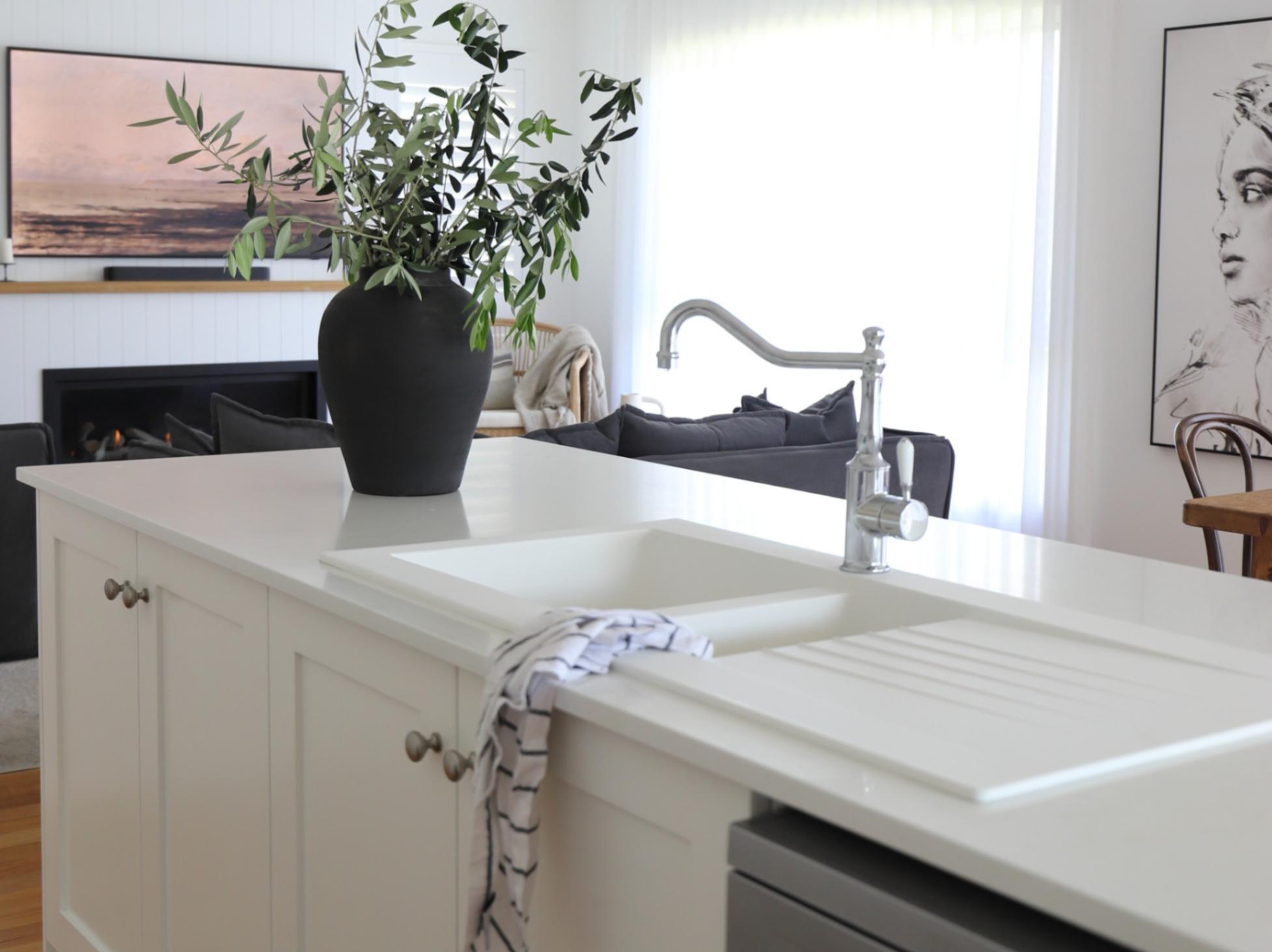 Kitchen Island Materials: Benchtops, Cabinets & Splashbacks