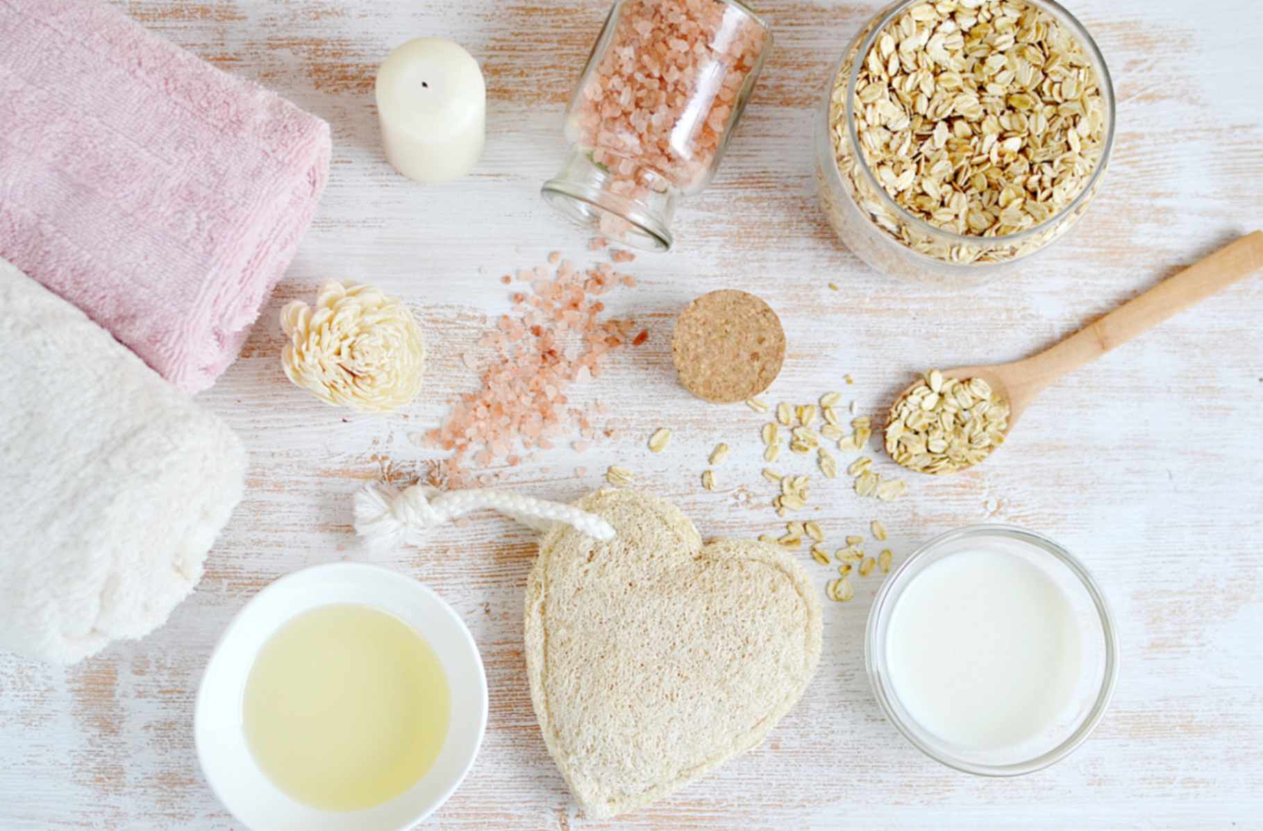 Oatmeal Bath Benefits Explained: Dermatologist Guide, DIY Recipes & Spa-Like Bathroom Ideas