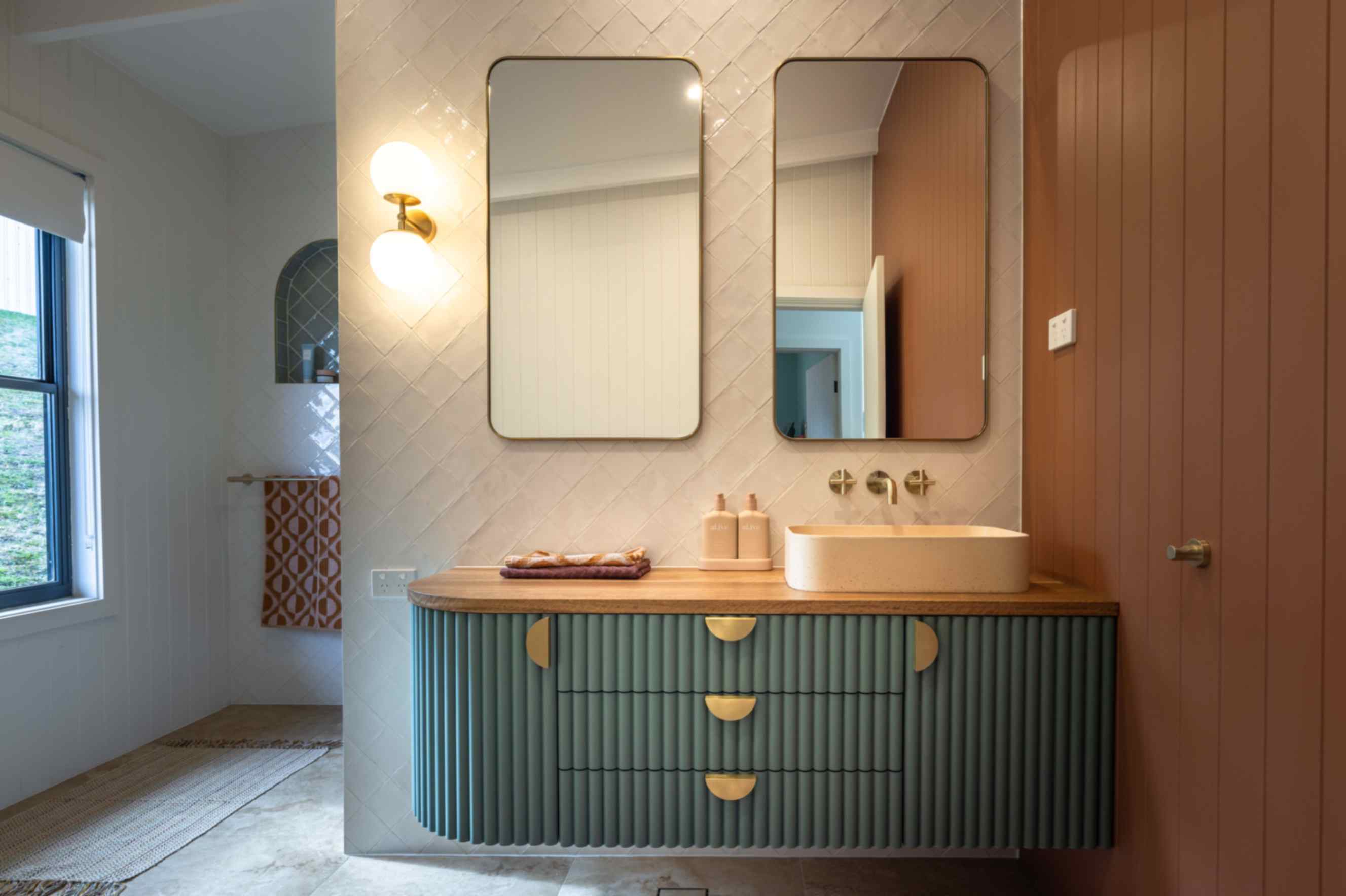 Vintage-Style Bathroom Vanity Ideas – Add Character in Small or Large Spaces